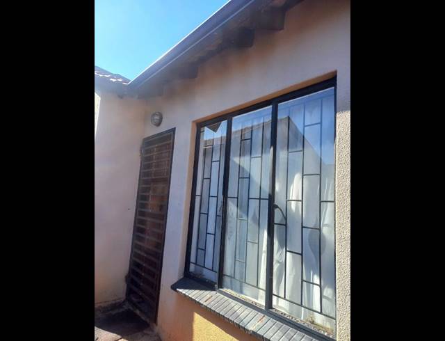 2 BEDROOM HOUSE FOR SALE IN SOSHANGUVE VV
